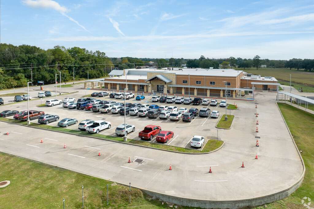Students can grow and learn at Hamshire-Fannet Elementary School.