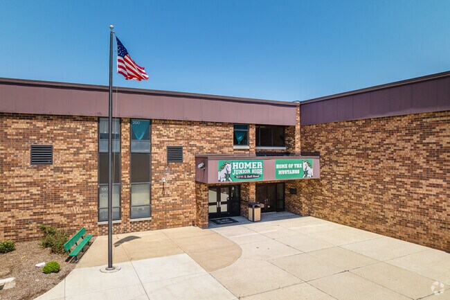 Homer Junior High School is a highly rated public school located in Homer Glen.