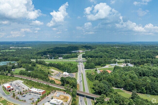 Convenient acces to I985 is a great attraction for living in the West Side.