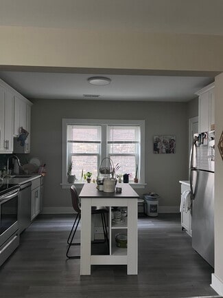 2571 S Kinnickinnic Ave Unit 12, Milwaukee, WI 53207