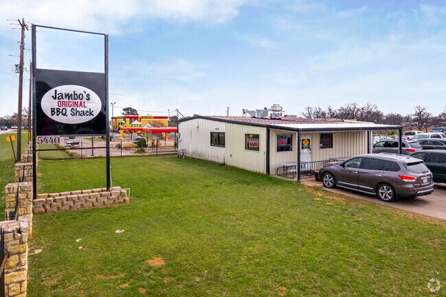 Jambo's BBQ Restaurant is a fan favorite for locals in Rendon, Fort Worth TX.