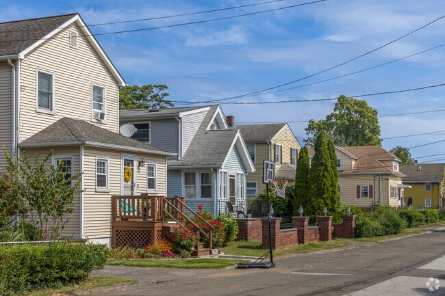 Single-family homes in East Side range from $250k to $650k making it a budget-friendly option.
