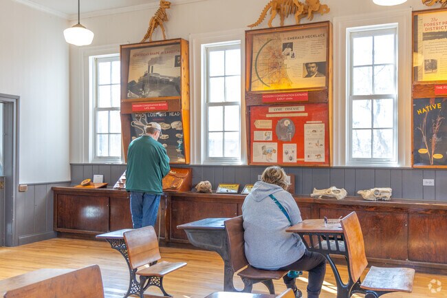 Residents of Palos Park West enjoy a morning at the Little Red Schoolhouse.