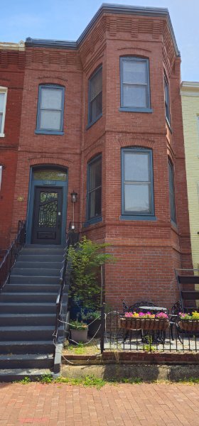 237 10th St NE, Washington, DC 20002