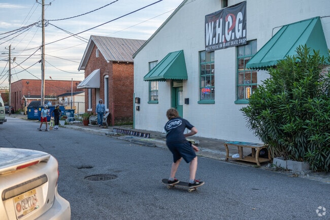 Kids around Town Commons enjoy being outdoors and enjoying the city.