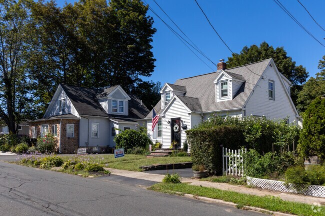 Germantown homes have small, well-manicured lots