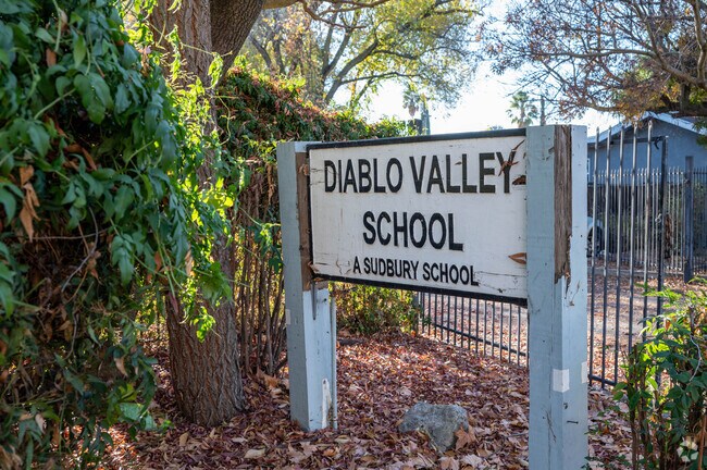 Students aged 5-19 can enroll at Diablo Valley School.