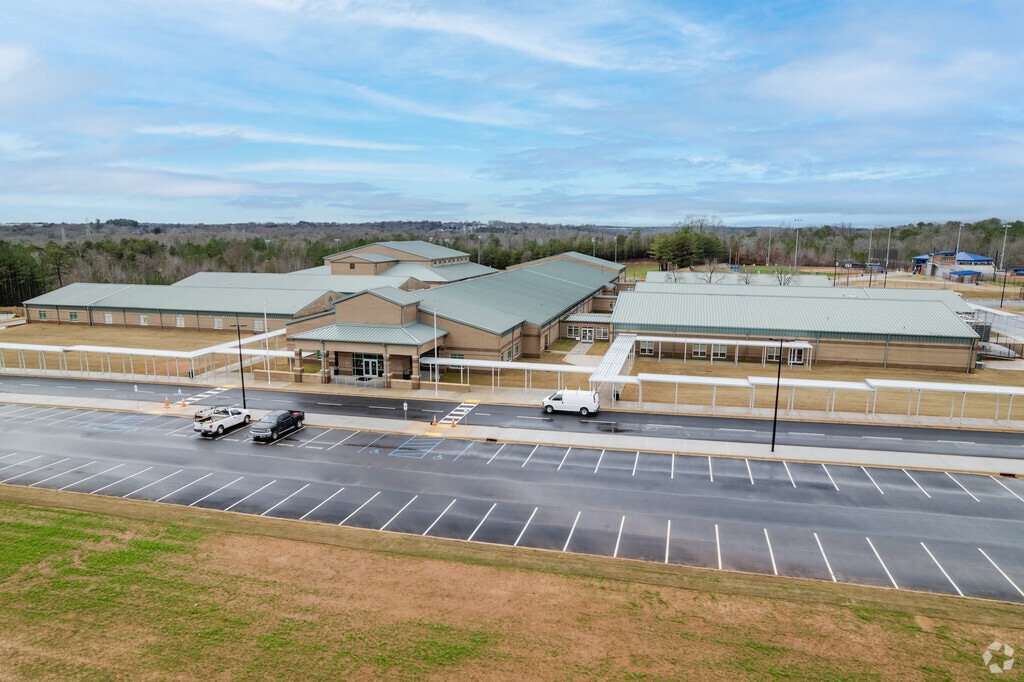 Front of Beech Springs Intermediate School
