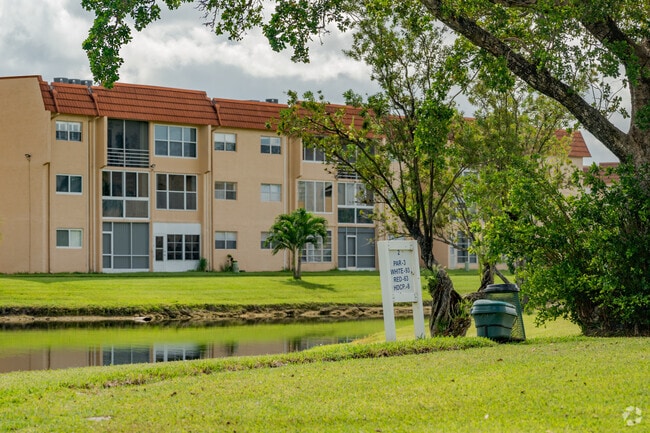 Sunrise Lakes golf course offers a fun, challenging round to enjoy.