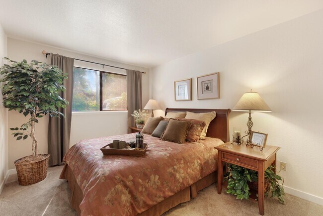 Mariners Glen Apartment Homes, Port Orchard, WA 98366 - photo 2