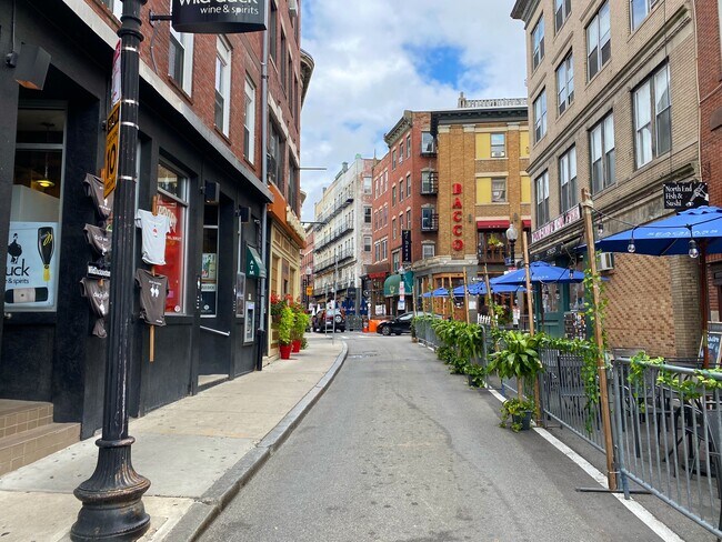 1 Wiget St unit 3, Boston, MA 02113 - photo 2