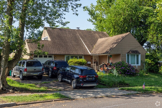 This Cape Cod style home offer plenty of parking with it's wide driveway in Vermilion Hills neighborhood.