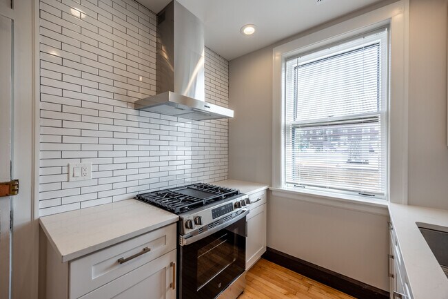 6409 N Talman Ave unit 301, Chicago, IL 60645 - photo 4