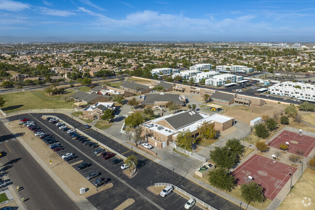Desert Garden Elementary School shares a boundary with Desert Garden Park in Glendale.