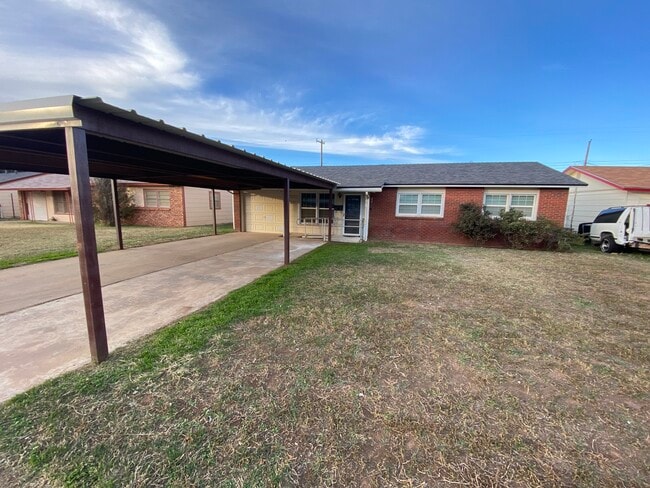 1210 46th Place, Lubbock, TX 79412 - photo 2