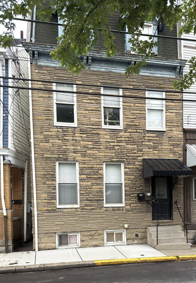1626 Lowrie St Unit 1, Pittsburgh, PA 15212