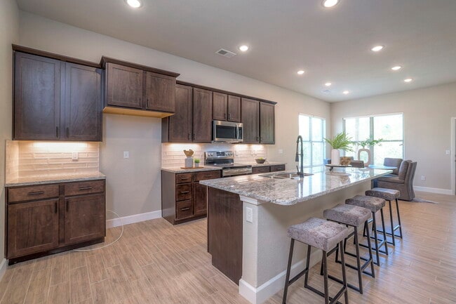 8408 Greentree Dr, Lenexa, KS 66227 - photo 6