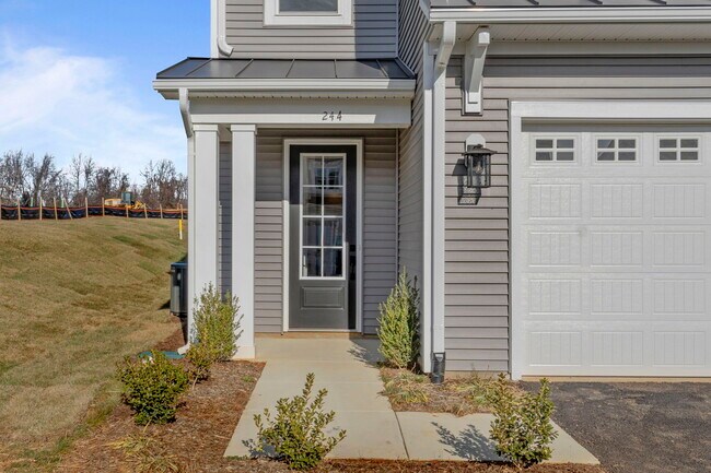 244 Ridgeline Dr, Waynesboro, VA 22980 - photo 4