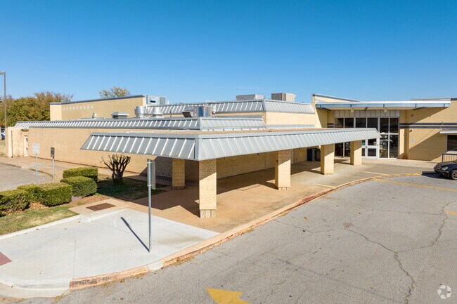 Parents can easily pick up and drop off their kids at Ridgeview Elementary School.