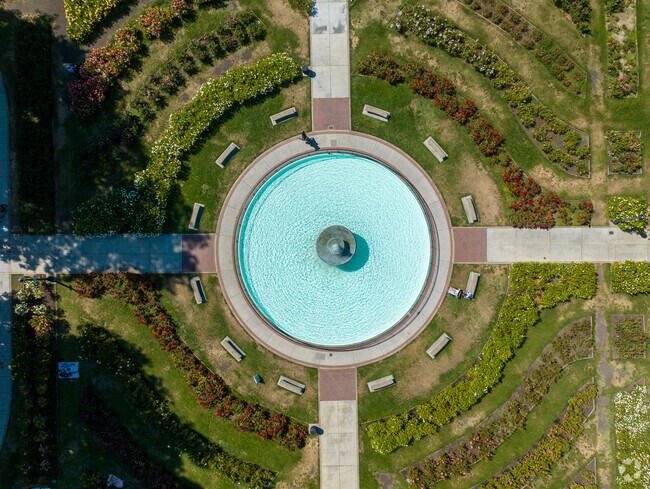 A Beautiful Fountain Sits At The Center Of The Municipal Rose Garden.