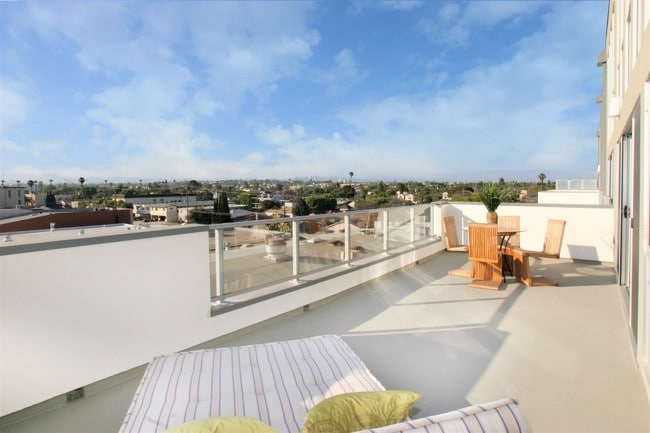 2x2 LOFT - Spiral Staircase