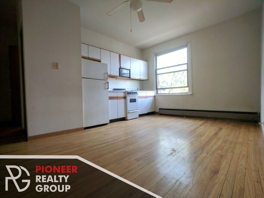 633 W Barry Ave unit 635-305, Chicago, IL 60657 - photo 1
