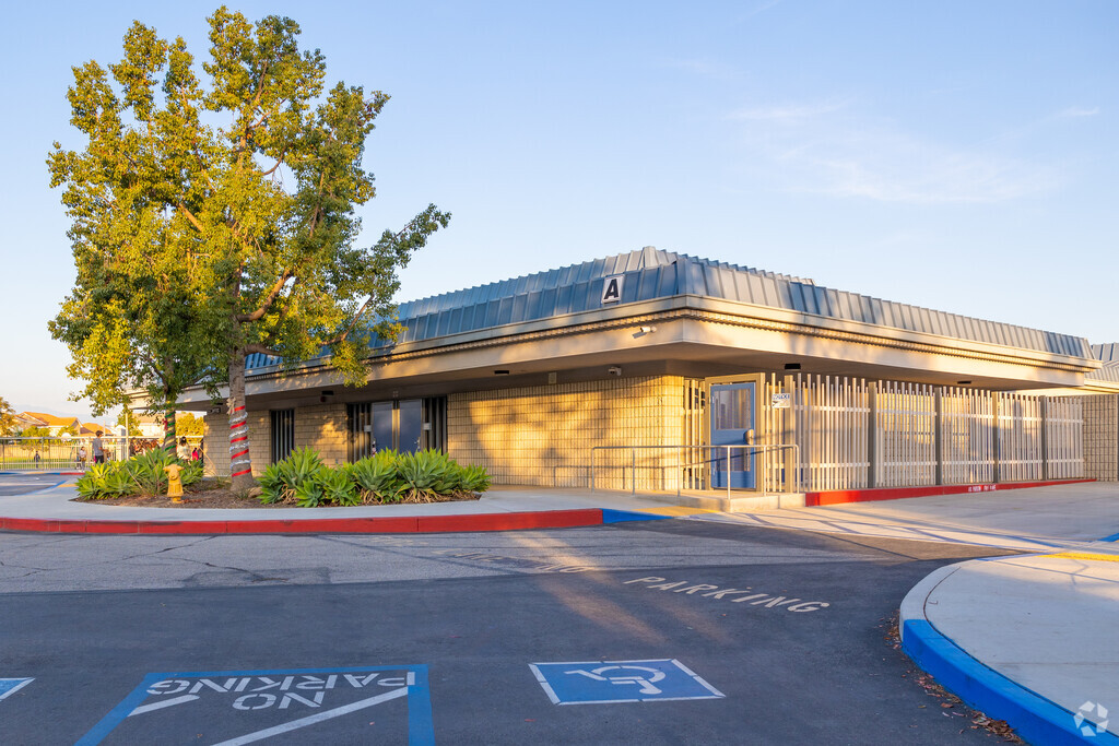 Your kids will enjoy learning in the inspring atmosphere of Rolling Ridge Elementary School.