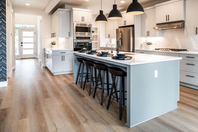 7995 N Hargrave St, Camas, WA 98607 - photo 4