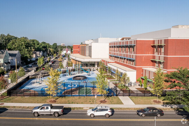 William N. DeBerry Elementary School is located in Springfield.