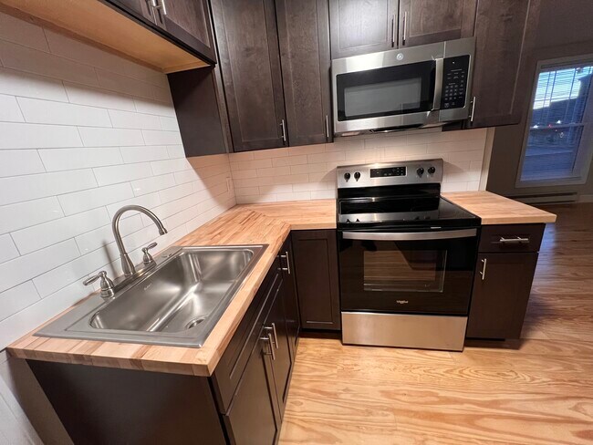 35 N Colony St unit 3, Wallingford, CT 06492 - photo 6