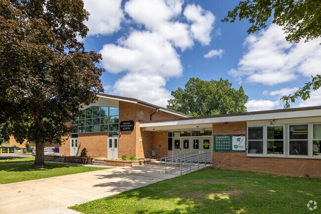 Nassau Elementary School has a student-teacher ratio of 11 to 1.