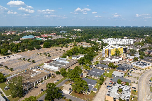 There are many options for housing in Highlands/Perkins.