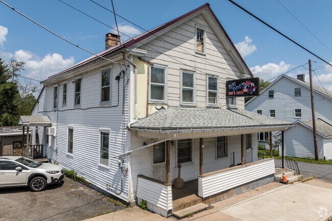 Big Dog's Bar & Grille in Junedale serves handmade cocktails to Banks locals.
