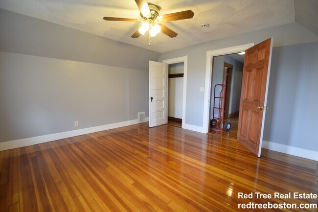 121 Lowell St unit 2, Somerville, MA 02143 - photo 4