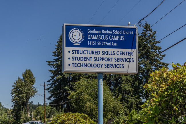 Damascus Middle School, Public Elementary & Middle School in the Damascus Neighborhood in Damasc