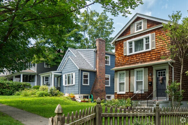 Welcome to Wyndhurst! A quiet neighborhood that is only a 15 minute drive to downtown Baltimore.