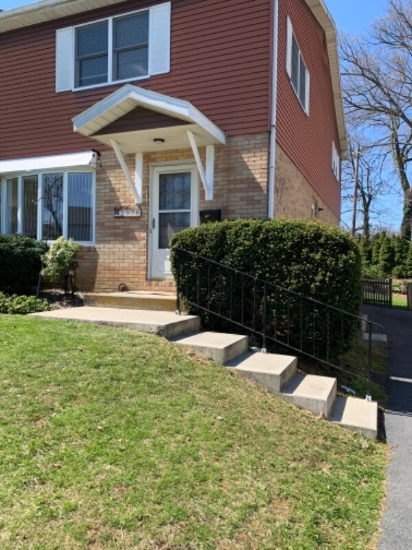 2376 S 10th St, Allentown, PA 18103