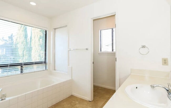 8633 59th Ave, Elmhurst, NY 11373 - photo 7