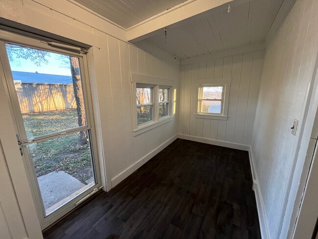 14044 Strawn Rd, Maroa, IL 61756 - photo 4