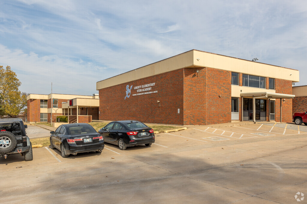 Liberty Elementary serves children elementary aged in Sapulpa.
