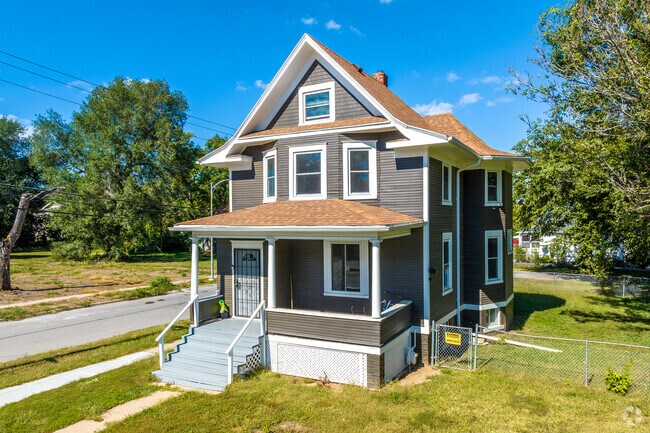 Lake-Bristol Square’s historic homes stand out as architectural gems in the area.