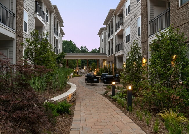 Overture Cotswold 55+ Active Adult Apartment Homes, Charlotte, NC 28211 - photo 4