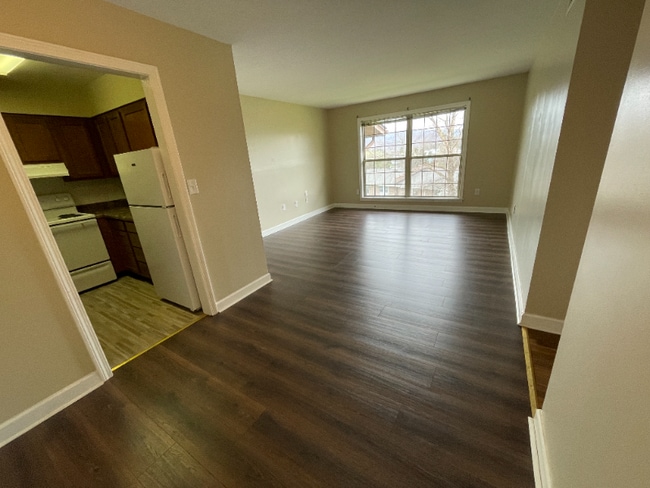 1802 Marion Manor Dr unit F2, Marion, VA 24354 - photo 3