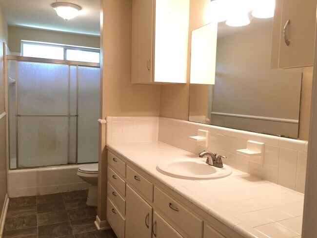 1718 Glen Alta Dr, Irving, TX 75061 - photo 7