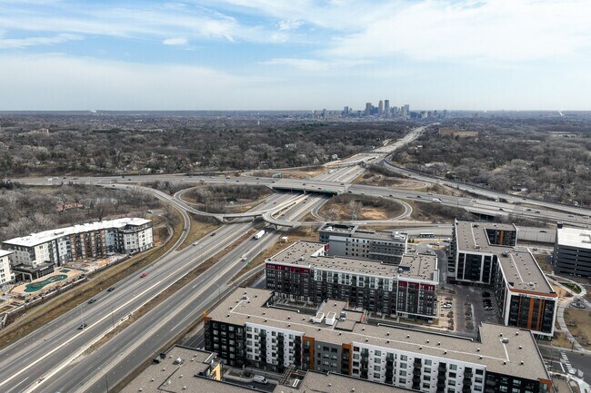 I394 makes for an easy commute to Downtown Minneapolis from Willow Park.