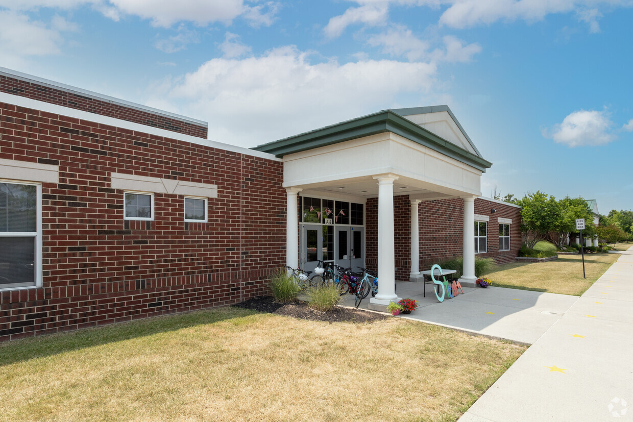 Newton-Lee Elementary School / Overview