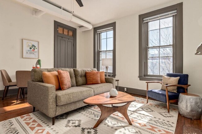 126 E 13th St unit ID1056025P, Cincinnati, OH 45202 - photo 2