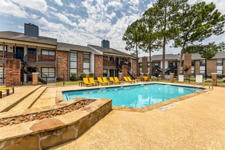 8200 Sunbury Ln, Houston, TX 77095