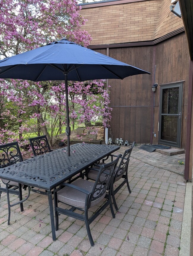 12067 Gearhart Rd Unit 1, Burbank, OH 44214