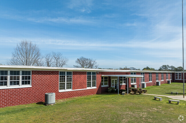 Magee Middle School serves students in 6th through 8th grade.